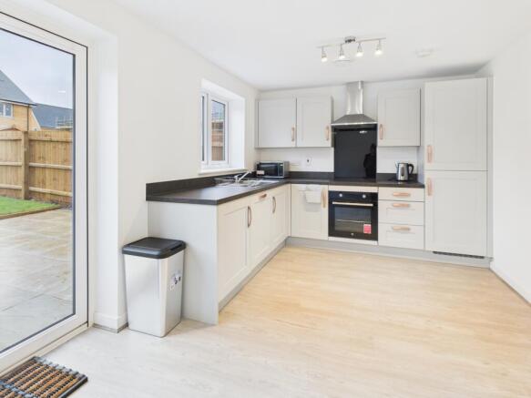 CAM02519G0-PR0354-STILL004