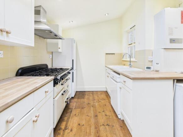 CAM02519G0-PR0357-STILL002