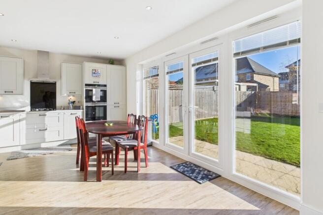 CAM02519G0-PR0360-STILL004