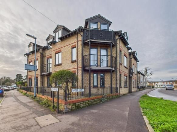 CAM02519G0-PR0372-STILL009