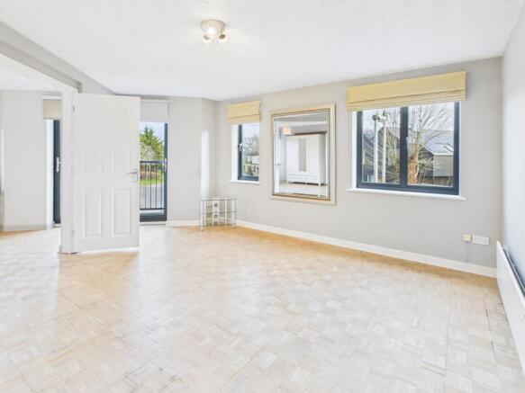 CAM02519G0-PR0372-STILL004