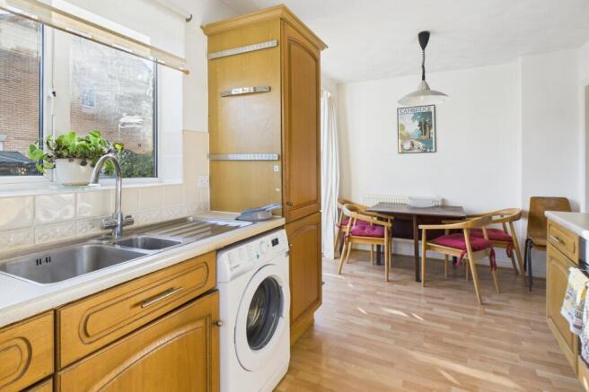 CAM02519G0-PR0364-STILL008