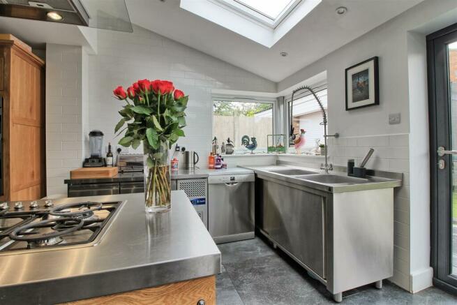 OPEN PLAN KITCHEN pic 2