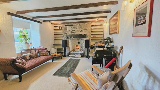 OPEN PLAN LOUNGE / SITTING ROOM