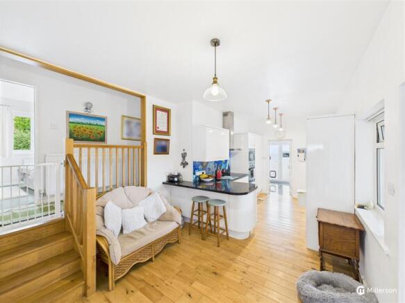 KITCHEN / BREAKFAST ROOM