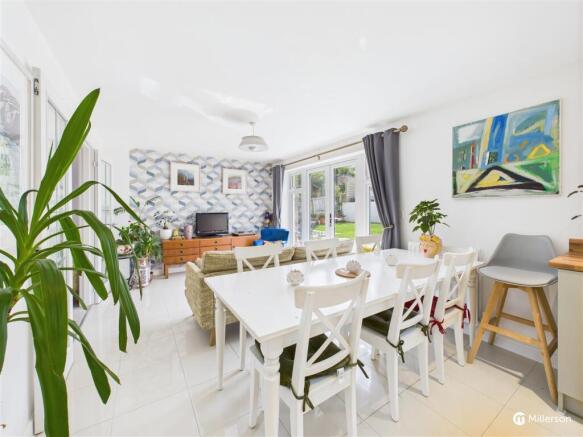 OPEN PLAN KITCHEN / DINING / DAY ROOM