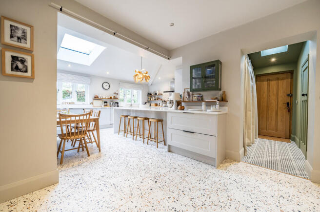 1365198-6-68ed31e...