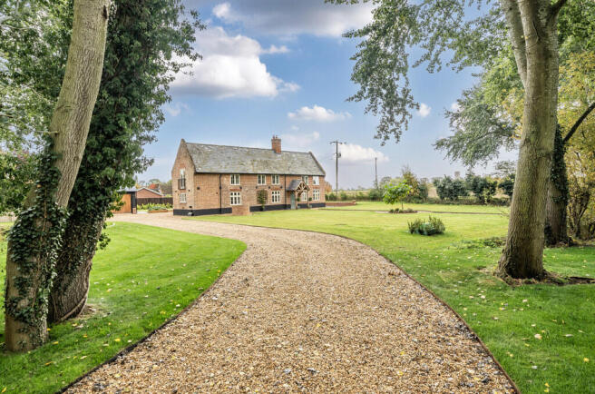 1364360-8-68ed2fa...