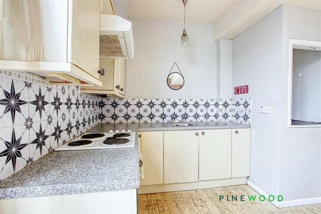 KITCHEN/LIVING ROOM