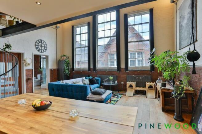 LOUNGE DINING AREA