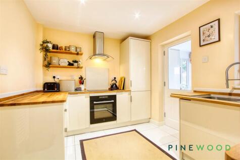 Cavell Drive, Danesmoor, Chesterfield, Derbyshire S45