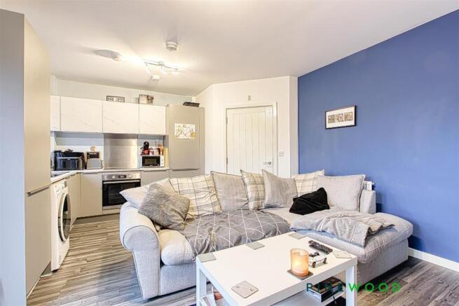 KITCHEN/LIVING ROOM