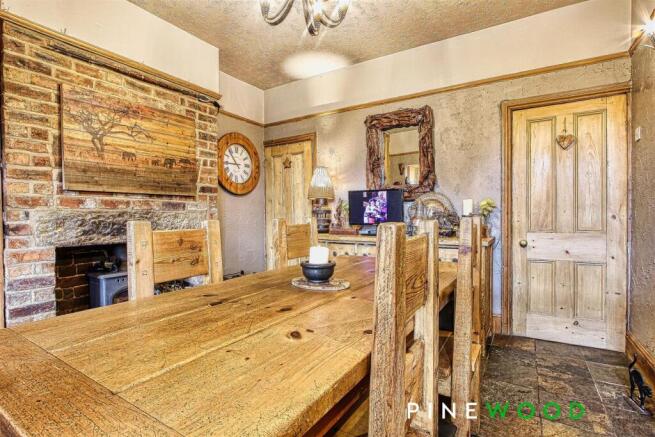 dining/sitting room