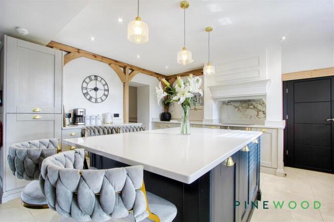 KITCHEN/LIVING AREA
