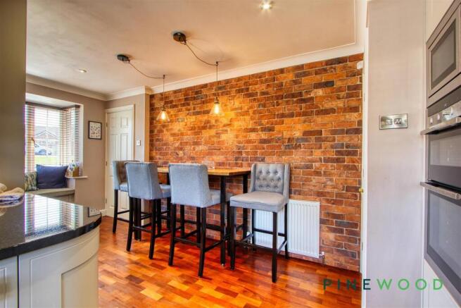 KITCHEN / DINER