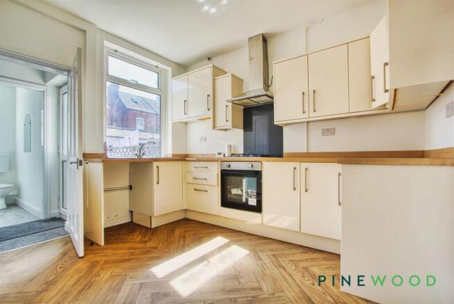 KITCHEN / DINER