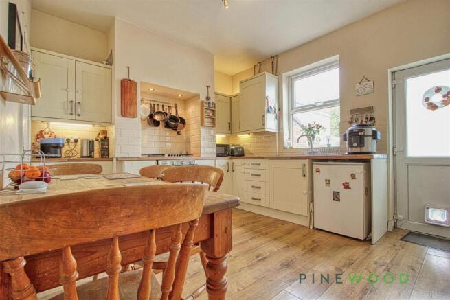 KITCHEN /DINING ROOM