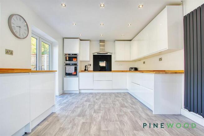 KITCHEN / DINER