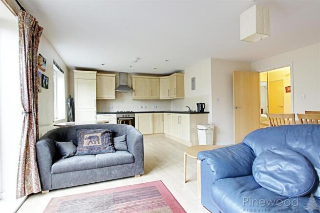 kitchen/lounge/diner