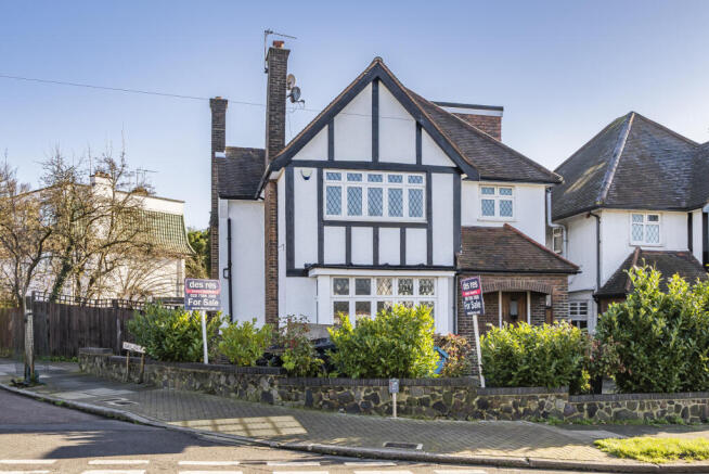 Large Detached 4 Bedroom House