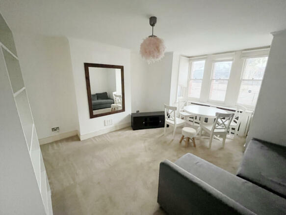 Charming 1-Bedroom Garden Flat in Kilburn with Sh