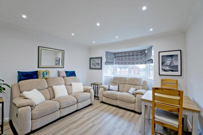 2 Double-bedroom maisonette
