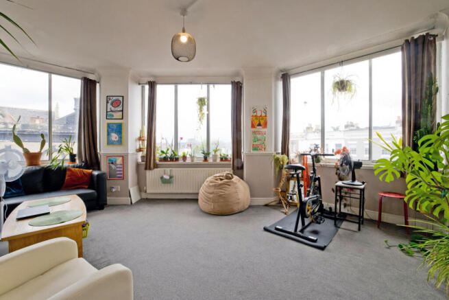 Spacious Two-Bedroom Flat with Stunning Views ¿