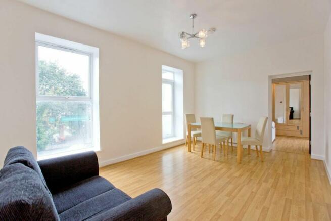 Large One-Bedroom Flat with Roof Terrace