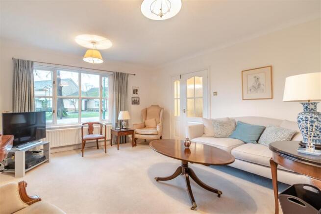 8635909-interior02.jpg
