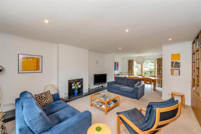 8587992-interior22.jpg