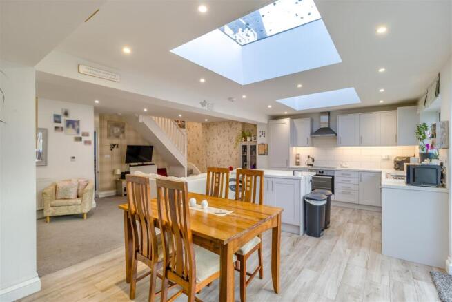 8638738-interior10.jpg