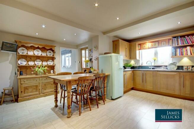 Kitchen / dining area