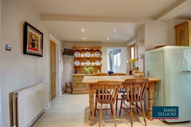 Kitchen / dining area