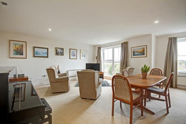 Open plan sitting/dining room