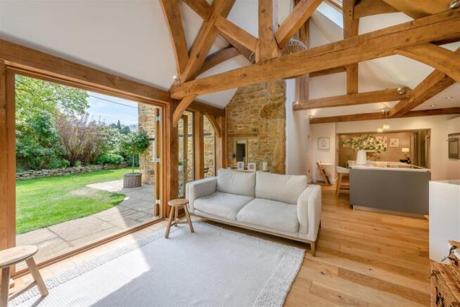 Garden Room to Kitchen