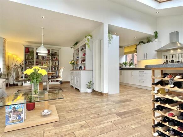 Open plan kitchen/ diner