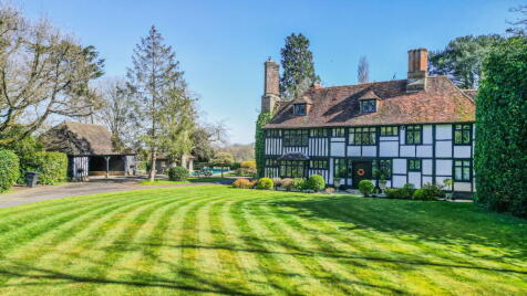 An Historic 14th Century Manor House In Sandhurst