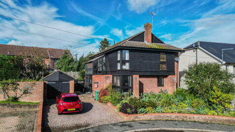 Close Proximity To Cranbrook High Street