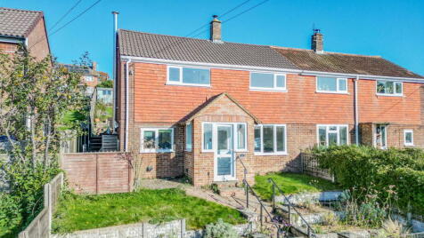 With Beautiful Countryside Views In Goudhurst