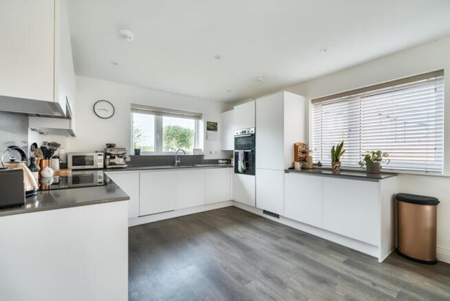 1343929-11-68a73f...