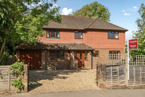 Fettes Road, Cranleigh, GU6