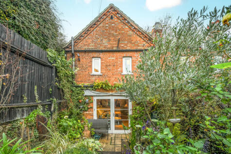 Coopers Terrace, East Street, Farnham, GU9