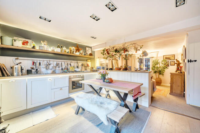 1373697-7-690243f...