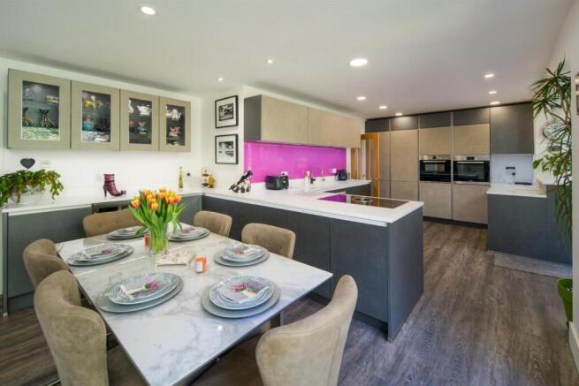 Kitchen & Dining Area