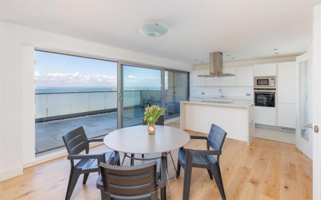 Kitchen/Dining Area