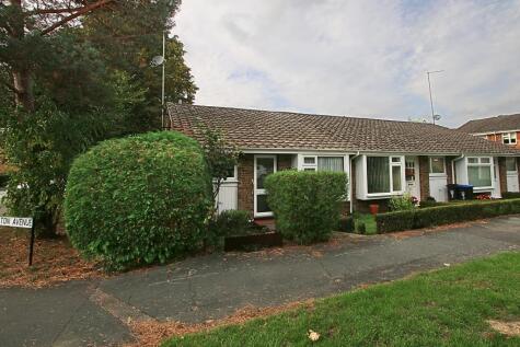 Creston Avenue, Knaphill, Woking, GU21 2NE