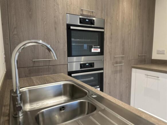 KITCHEN CLOSE UP .jpg