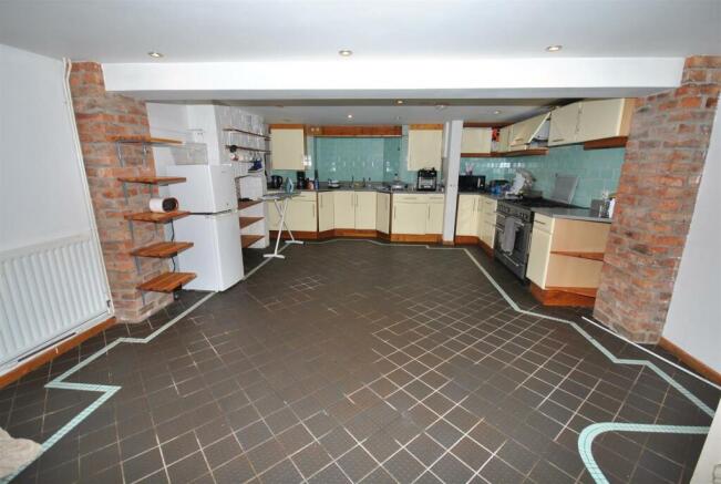 KITCHEN / DINER