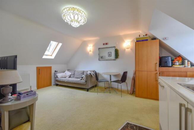 LOUNGE AREA