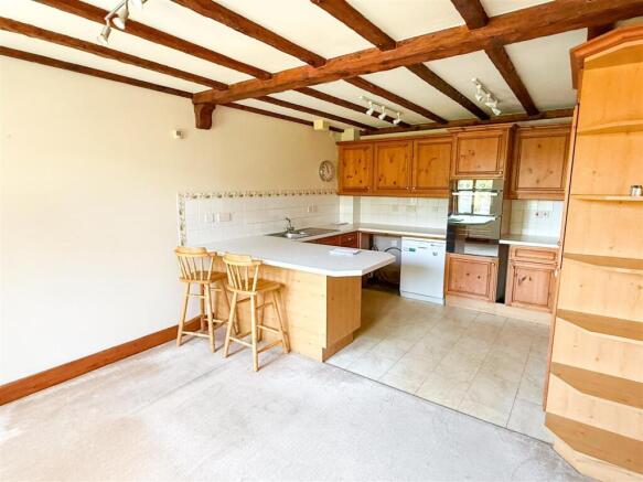 KITCHEN/DINING ROOM